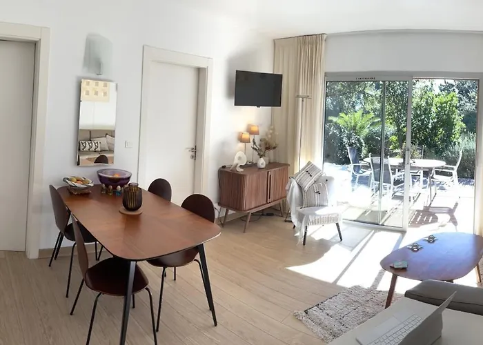 Cala Sultana -baie Santa Giulia - Rez Jardin 1ere Ligne Apartment