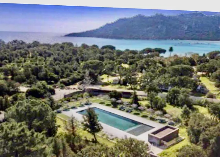 Апартаменты Cala Sultana -baie Santa Giulia - Rez Jardin 1ere Ligne