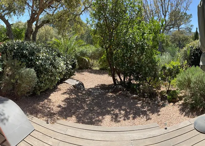 Cala Sultana -baie Santa Giulia - Rez Jardin 1ere Ligne Порто-Веккьо